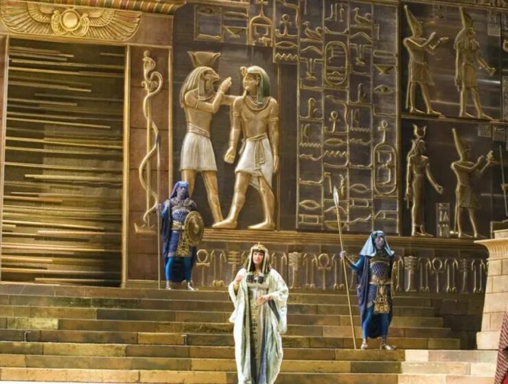 (3) "A staging faithful to the libretto? Stupid frontal stage singing!" Opera