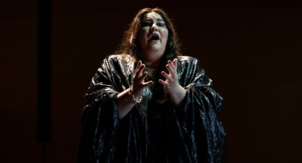 Salome - what happened off stage ? Salome