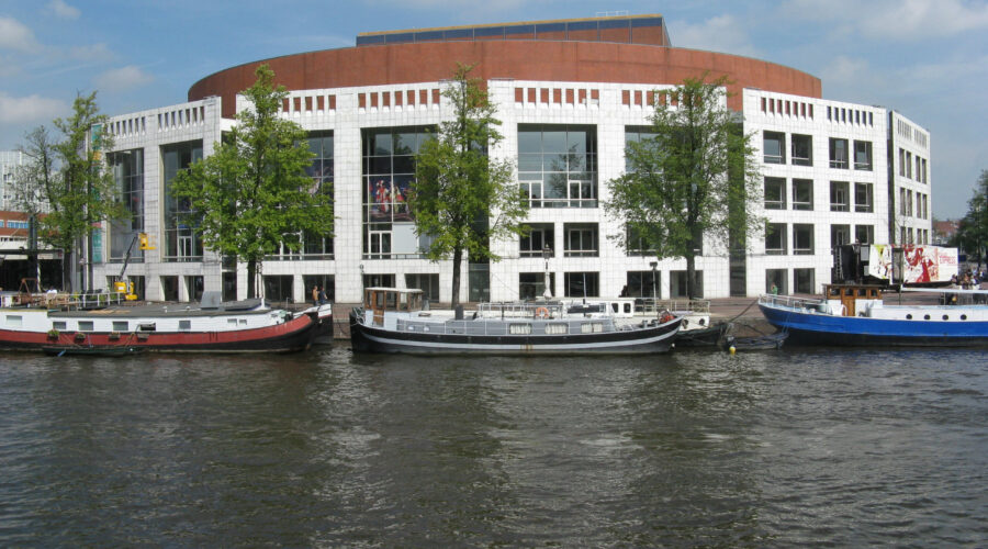 “Dit operahuis is van ons allemaal en voor ons allemaal,” aldus De Lint. Vergeet het maar. Dit operahuis is er voor DNO. En voor DNO alleen.