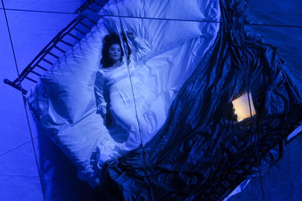 Elena Moşuc: "Ich möchte auf der Bühne etwas Schönes sehen" Teil 2.