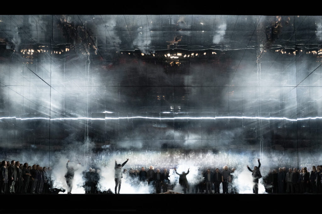 TURANDOT - platgelopen door scenisch geweld Turandot