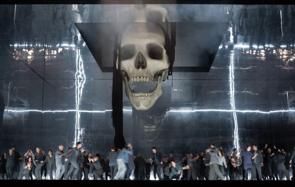 TURANDOT - platgelopen door scenisch geweld Turandot