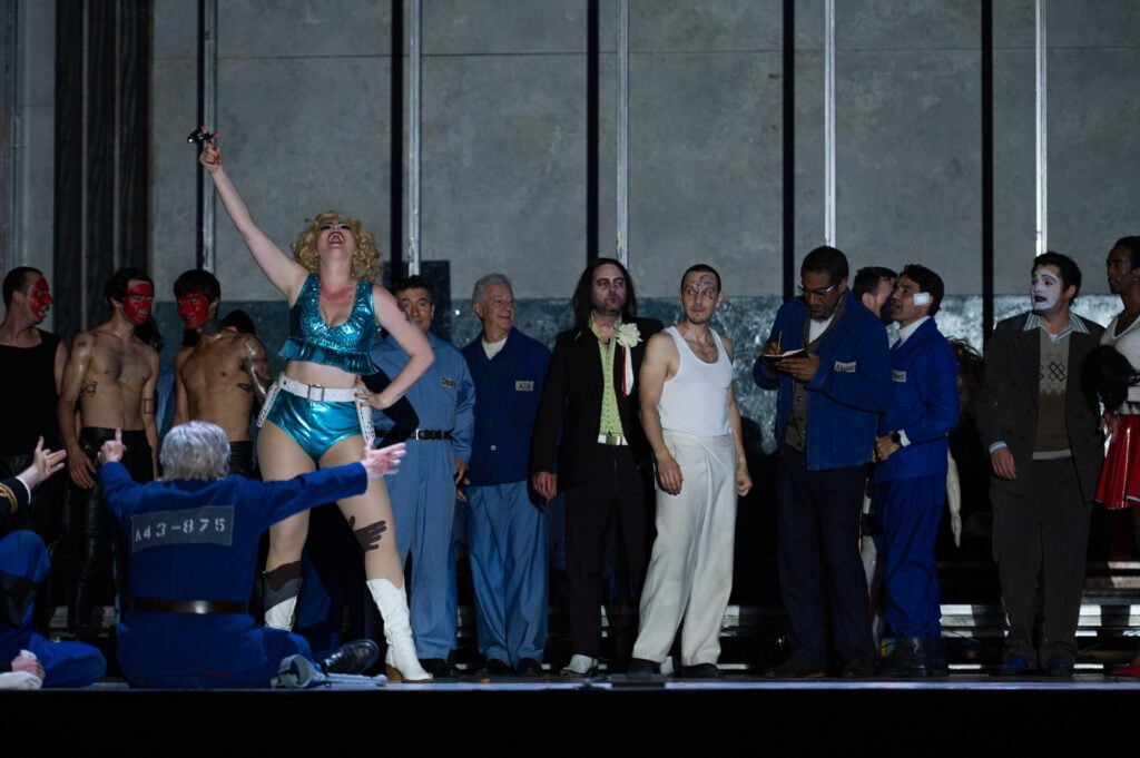 DA UNA CASA DI MORTI DA UNA CASA DI MORTI