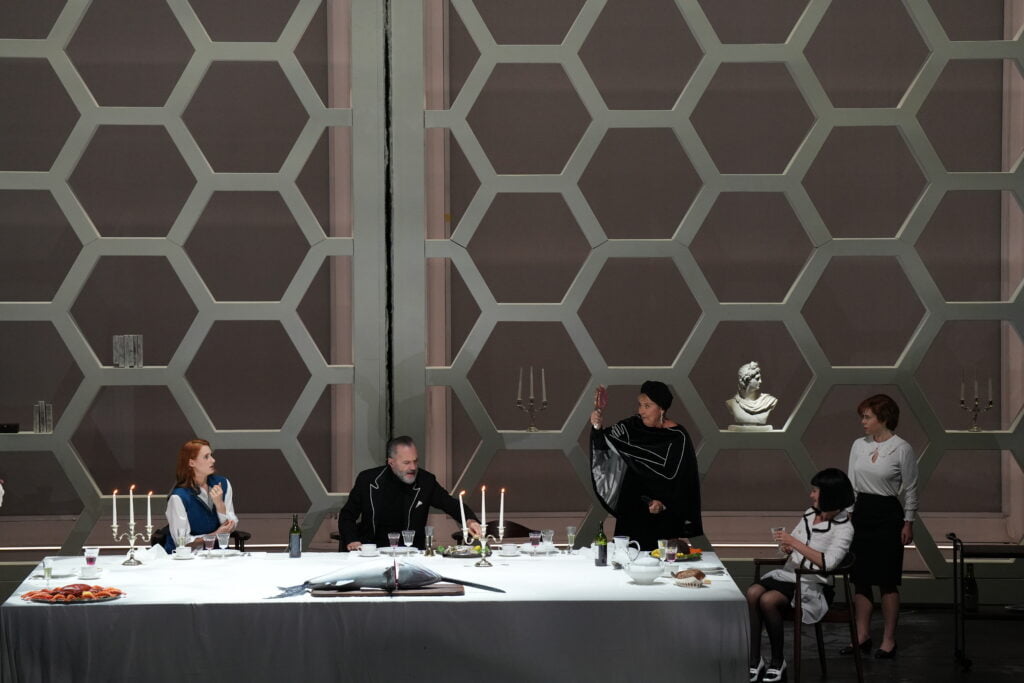 Cassandra. Actueel. (En toch briljant.) Cassandra