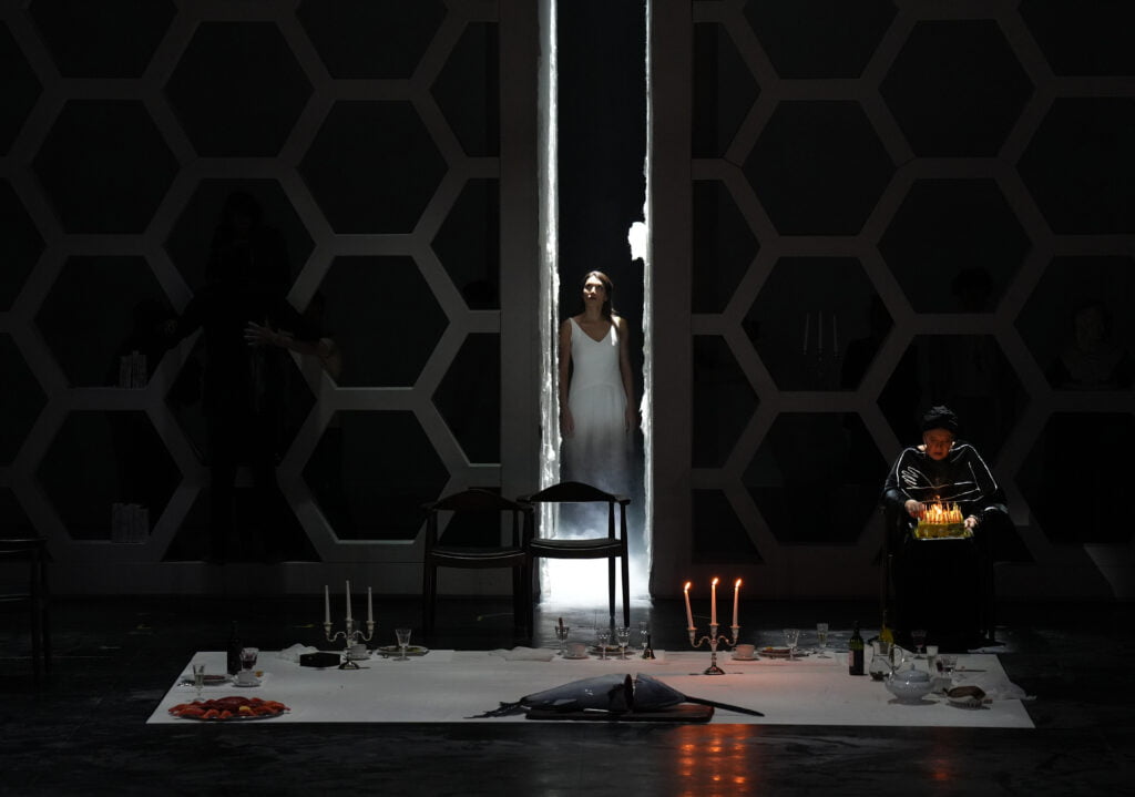 Cassandra. Actueel. (En toch briljant.) Cassandra