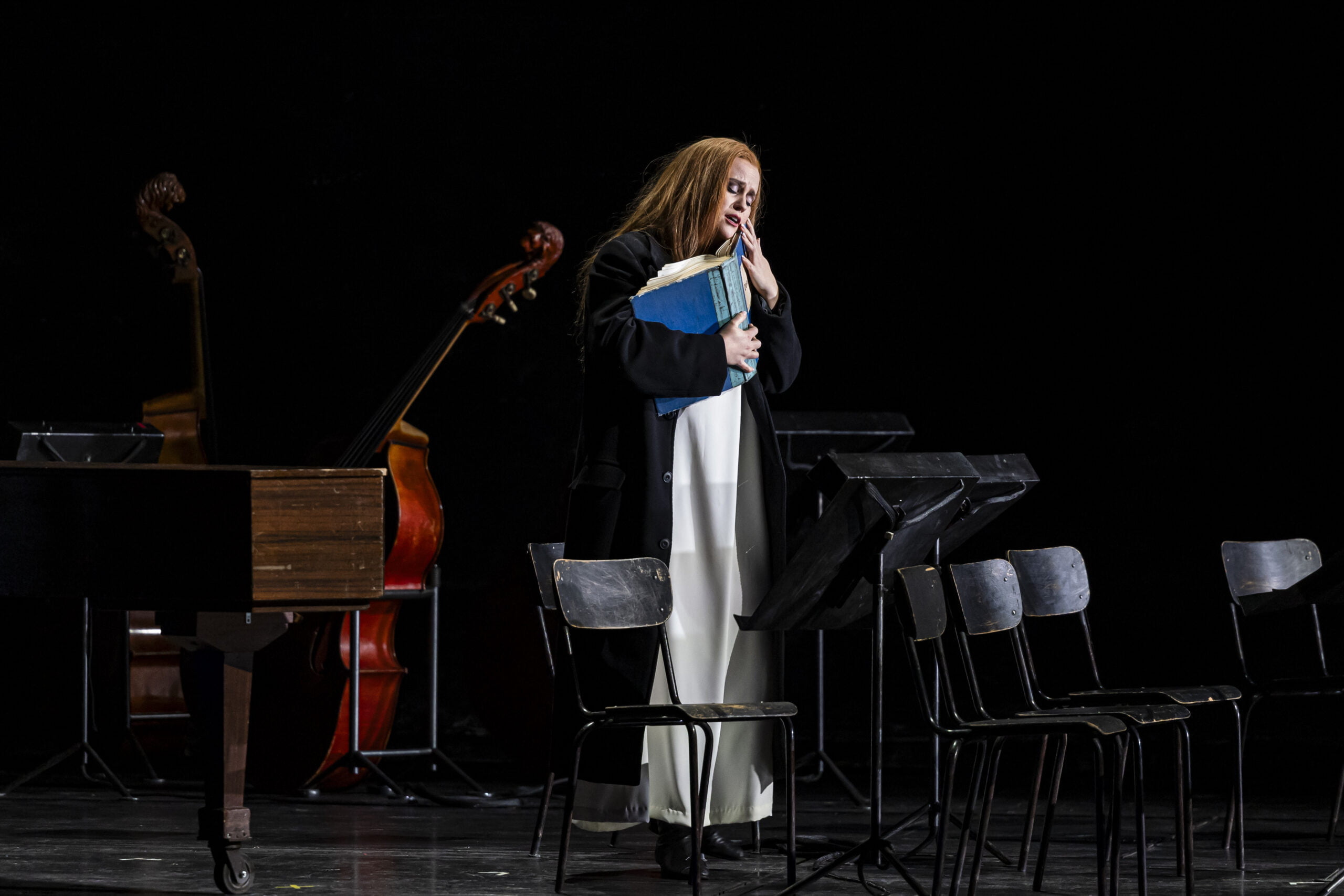  Les Contes d’Hoffmann. Paris.