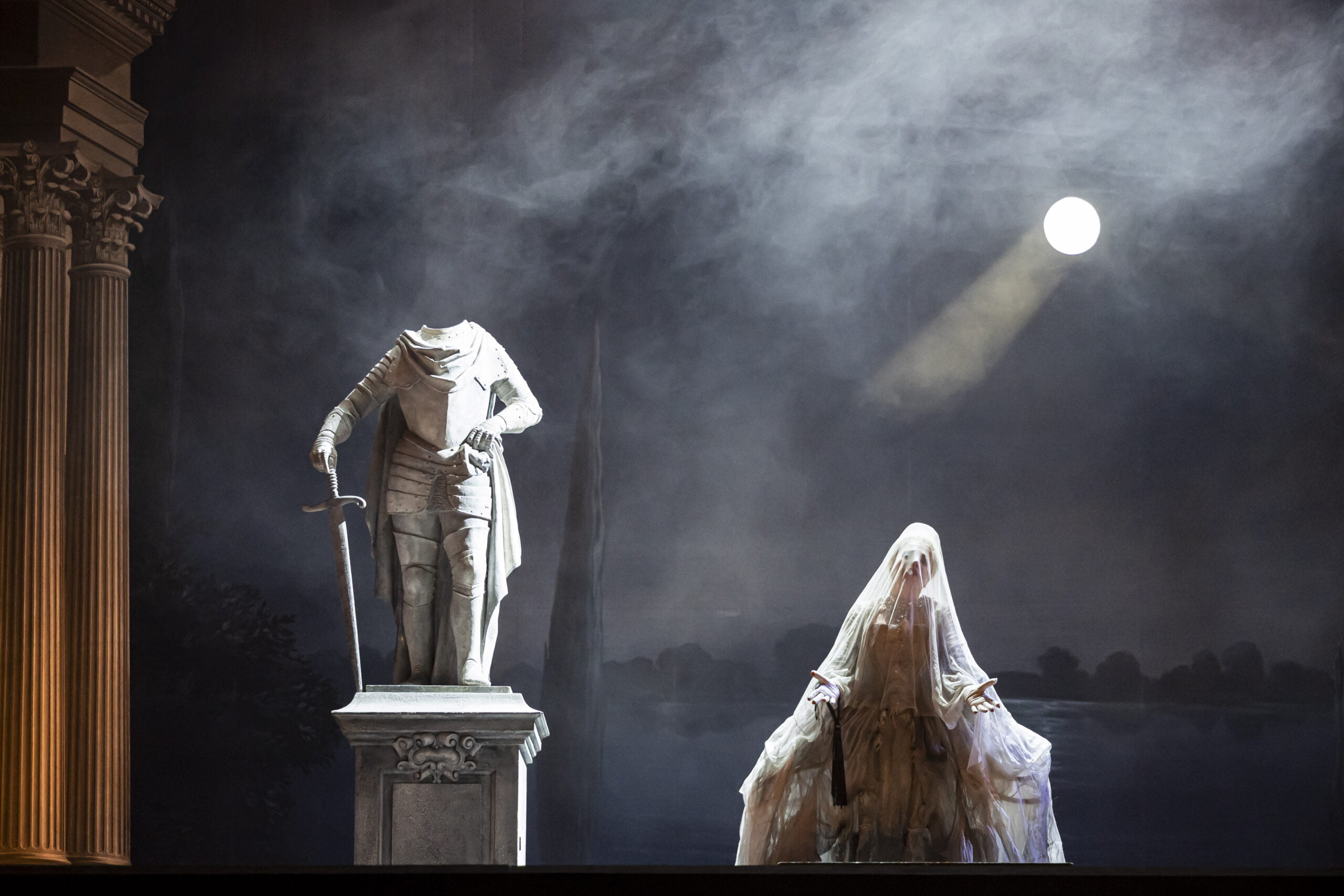  Les Contes d’Hoffmann. Paris.