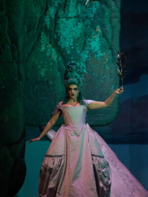 Zangers, publiek. Speelbal der commercie.